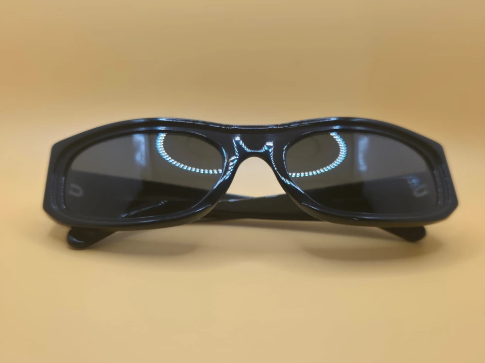 Vintage Sonnenbrille Ankauf Wien – alte dunkle Sonnenbrille